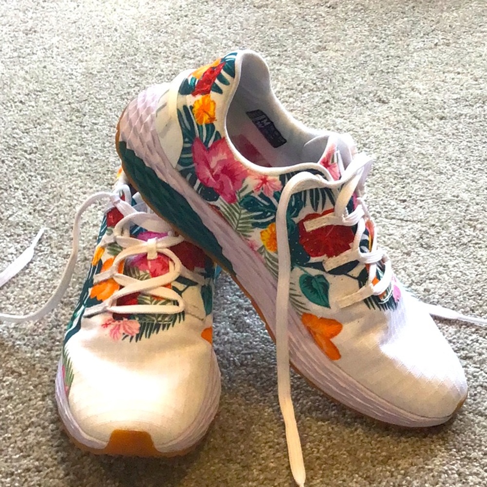 Nobull Tropical Ripstop Runner size 8 1/2